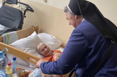 Sister visiting a sick old woman.
UKRAINE / NATIONAL 23/02934
Subsistence aid for 102 Sisters of Mary Immaculate in Ukraine for 2023