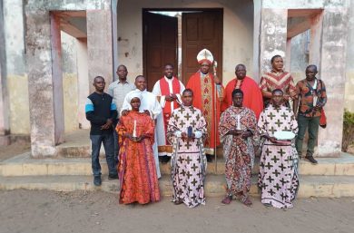 Bishop António Juliasse Ferreira Sandramo visiting the communities
MOZAMBIQUE / PEMBA 24/00127 / 
Emergency help for the displaced persons in Cape Delgado